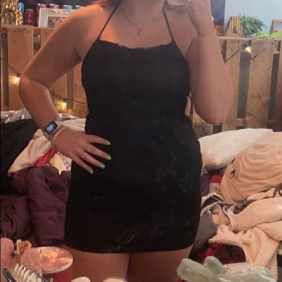 Black Lace Backless Party Dress - Picture 2 of 3